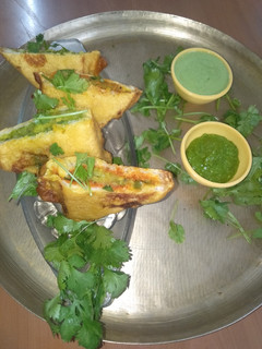 બ્રેડ પકોડા (Bread Pakoda Recipe In Gujarati) રેસીપી મુખ્ય ફોટો