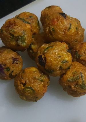 A picture of Rice veggie balls.