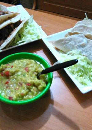 Una foto de Tacos con aderezo guacamole