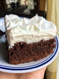Una foto de Brownie con chantilly. 🍫