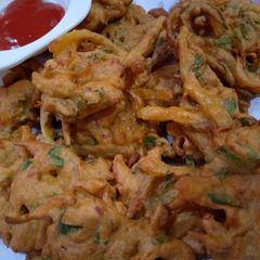 A picture of Aloo Or Piyaz Pakory.