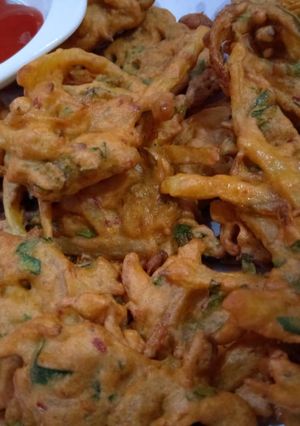 A picture of Aloo Or Piyaz Pakory.