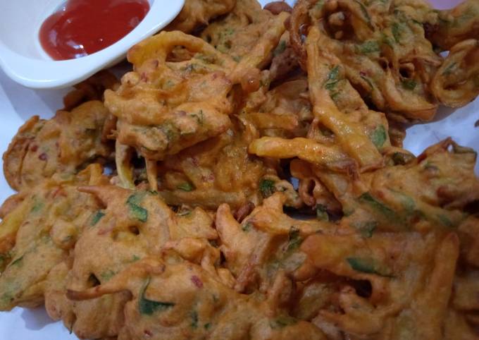 Aloo Or Piyaz Pakory