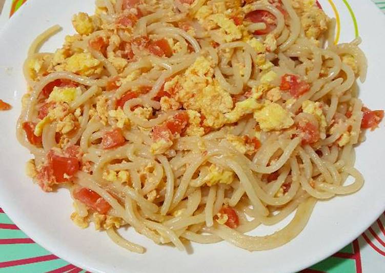 Tallarines con huevos batidos