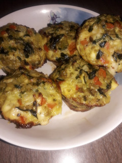 Una foto de Muffins de verdura con quesos azul y mozzarella