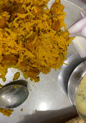 A picture of Namkeen chawal.