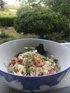 Una foto de Ensalada de Chatka, con chía, tomate y huevo