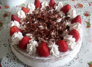 Una foto de Red Velvet de remolacha, rellena de Frutillas con crema de queso ricotta