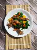 Tumis daun melinjo cumi asin