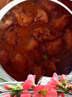 लौकी के कोफ्ते टमाटर में (lauki ke kofte tamatar mein recipe in Hindi) रेसिपी मुख्य फोटो