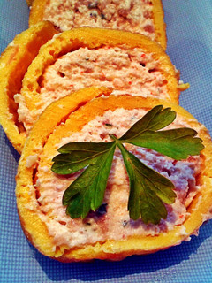Una foto de Tortilla rellena de mousse de atún y cómo hacer una tortilla francesa perfecta