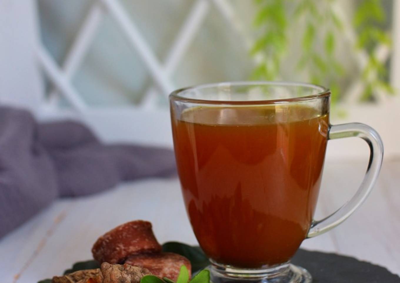 Cara Gampang Menyiapkan 21. Wedang Kunyit Asem Daun Jeruk Anti Gagal