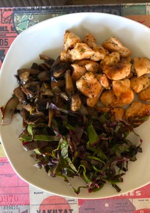 Una foto de Pollo salteado al vino blanco
