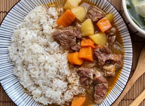 Hình của món Cơm cà ri bò kiểu Nhật.