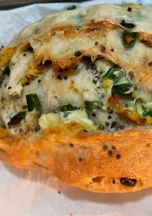 รูปของ ขนมปังไข่คนกุ๊ย(ช่ายและงาขี้ม่อน) 🍞🧀Scallion and Scrambled Egg Bread)🍞