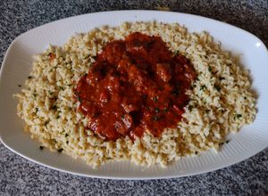 Una foto de Goulash con spaetzles de Bigote Cocina