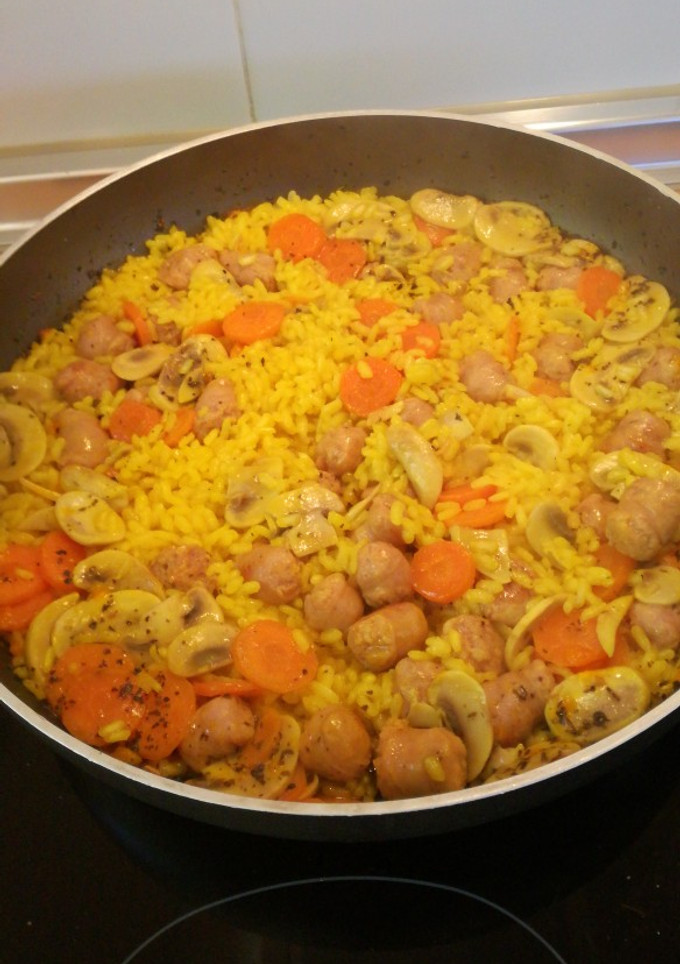 Una foto de Arroz con longanizas