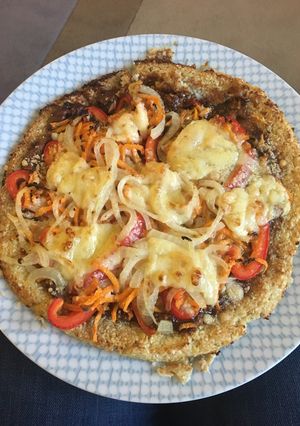 A picture of Thai cauliflower pizza with satay sauce base.
