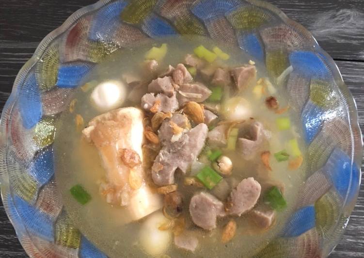 Bakso sumsum wagyu dengan telur puyuh