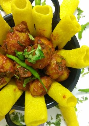 A picture of Lasaniya Aloo With Yellow Bhungra.