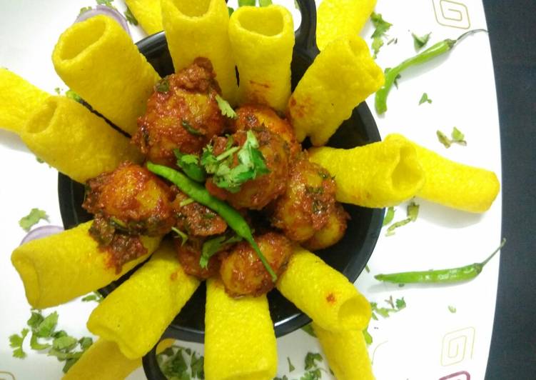 Simple Way to Make Any-night-of-the-week Lasaniya Aloo With Yellow Bhungra