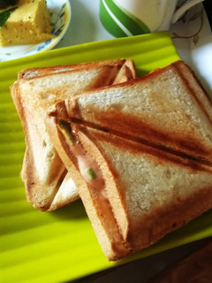 A picture of Myoneese corn sandwitch.
