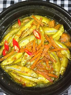 Hình của món Cá Linh Kho lá Nghệ.