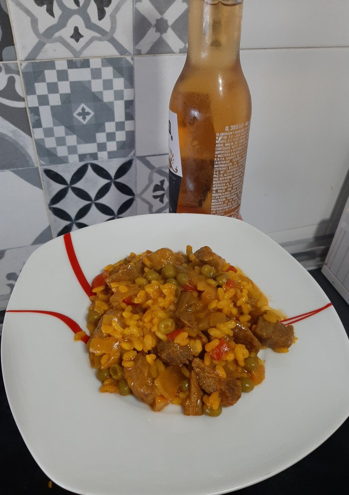 Una foto de Arroz con carne