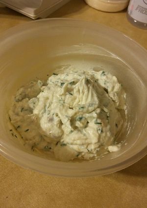 A picture of Roasted Garlic & Chive Cream Cheese Spread.