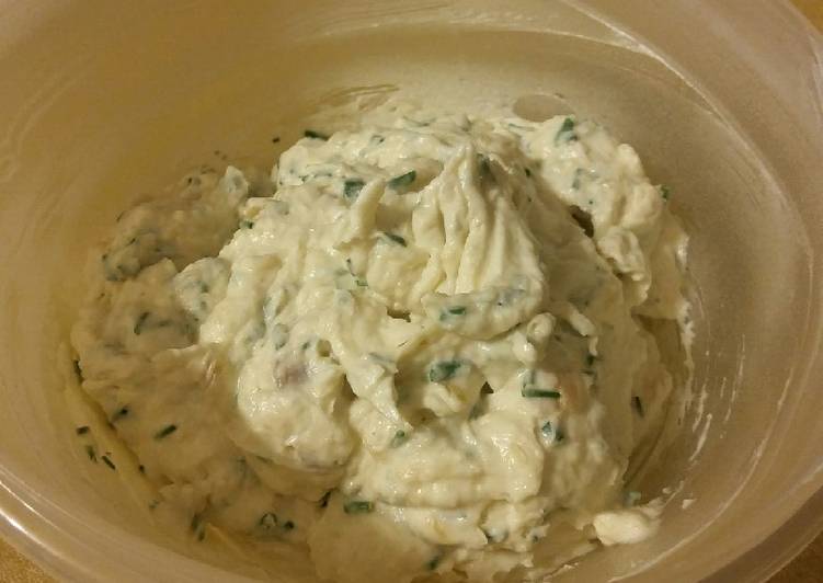 Roasted Garlic &amp; Chive Cream Cheese Spread