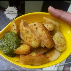 A picture of Dal ke fare/ pitha/ gojha(Stuffed lentil dumplings).