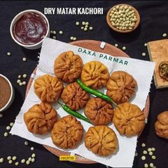 A picture of Khasta Dry Matar Kachori.
