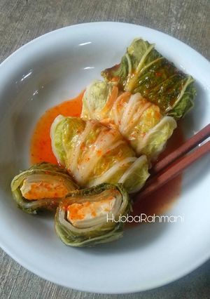 Foto resep Sawi gulung isi ayam siram saus pedas korea