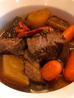 A picture of Chinese Spicy Beef Stew.