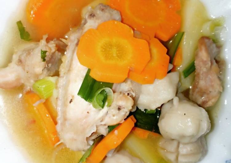 Sop ayam bakso