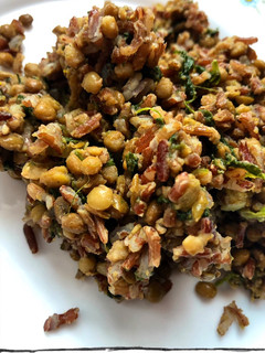 Foto di Riso rosso con lenticchie, spinaci e curry