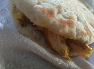 Una foto de Kebab de pollo