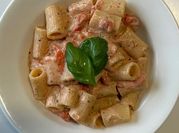 Una foto di feta al forno