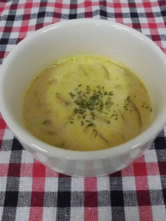 A picture of Onion curry soup.