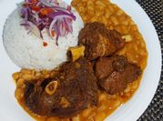 Una foto de frijol adobados