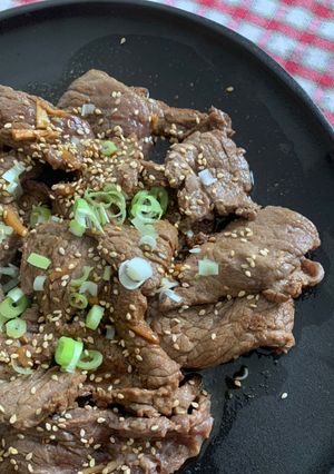 Une photo de Émincé de bœuf mariné à la sauce soja