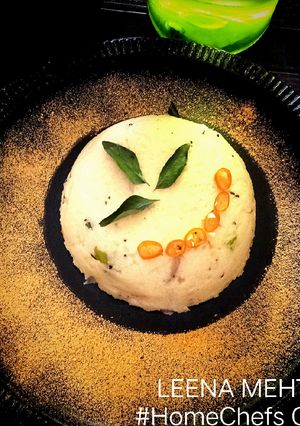 A picture of Onion Upma with Molgapodi.