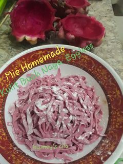 Foto resep Mie Homemade Kulit Buah Naga Eggless