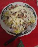 Fiestin de papitas con carne de cerdo bañadas en salsa blanca