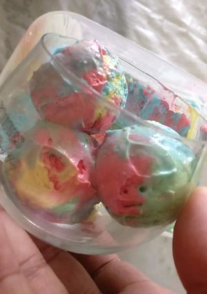 A picture of Humpty dumpty set in bowl.