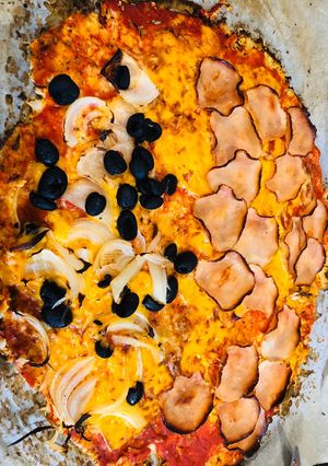 O poză a rețetei Pizza cu blat de conopidă.