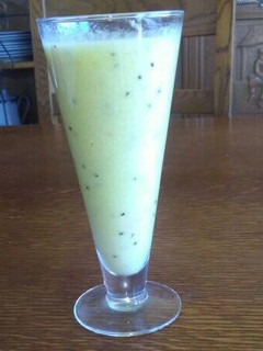 Una foto de Zumo de tres frutas