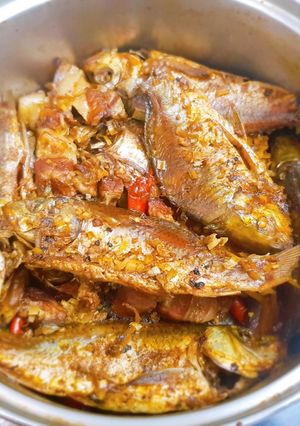 Hình của món Cá diếc kho tương.