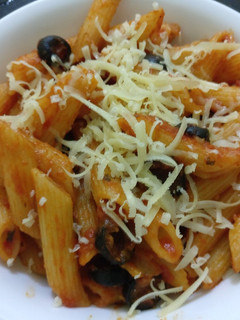 A picture of Red Sauce Pasta With Olives.