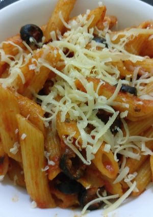 A picture of Red Sauce Pasta With Olives.